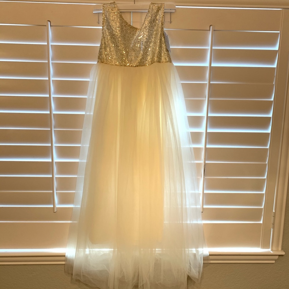 Girls gown/ special occasion/ wedding party